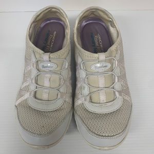 Sketchers Woman’s Sneakers Memory Foam - Size: 7.5/White